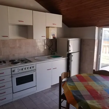 Big House For 14 People In Centre Of Lejlighed Lumbarda