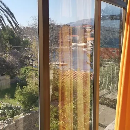 Big House For 14 People In Centre Of Lejlighed Lumbarda