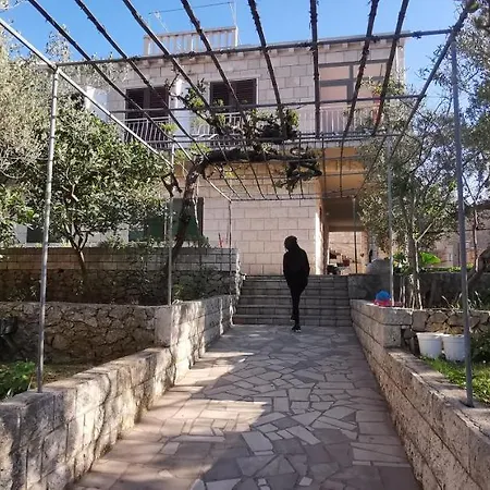 Big House For 14 People In Centre Of Апартаменты