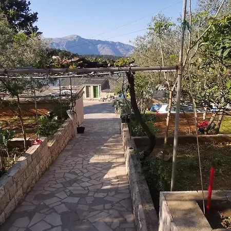 Big House For 14 People In Centre Of Апартаменты